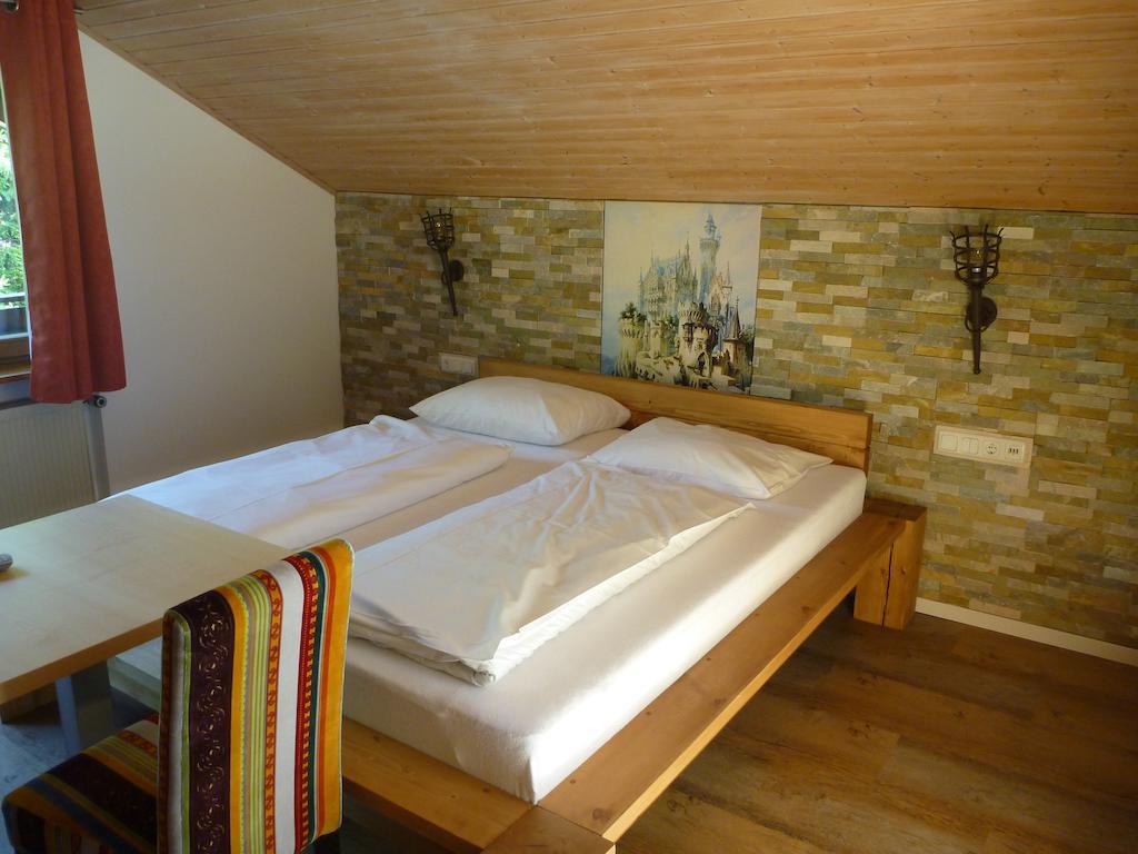 Gaestehaus Guggomos "Das Allgaeustyle" Фюссен Номер фото